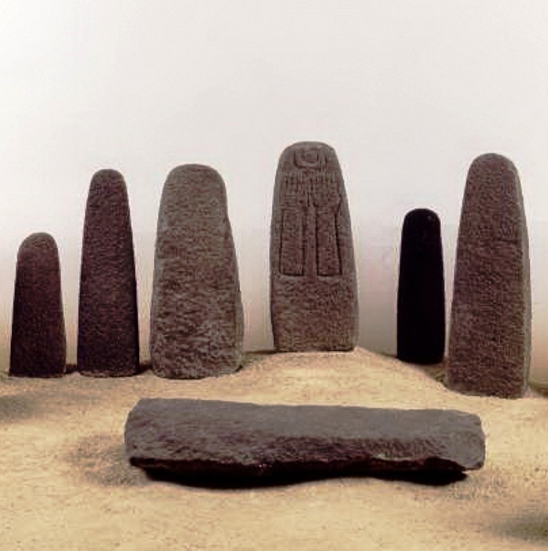 stely-iz-hrama-boga-luny-muzej-izrailya