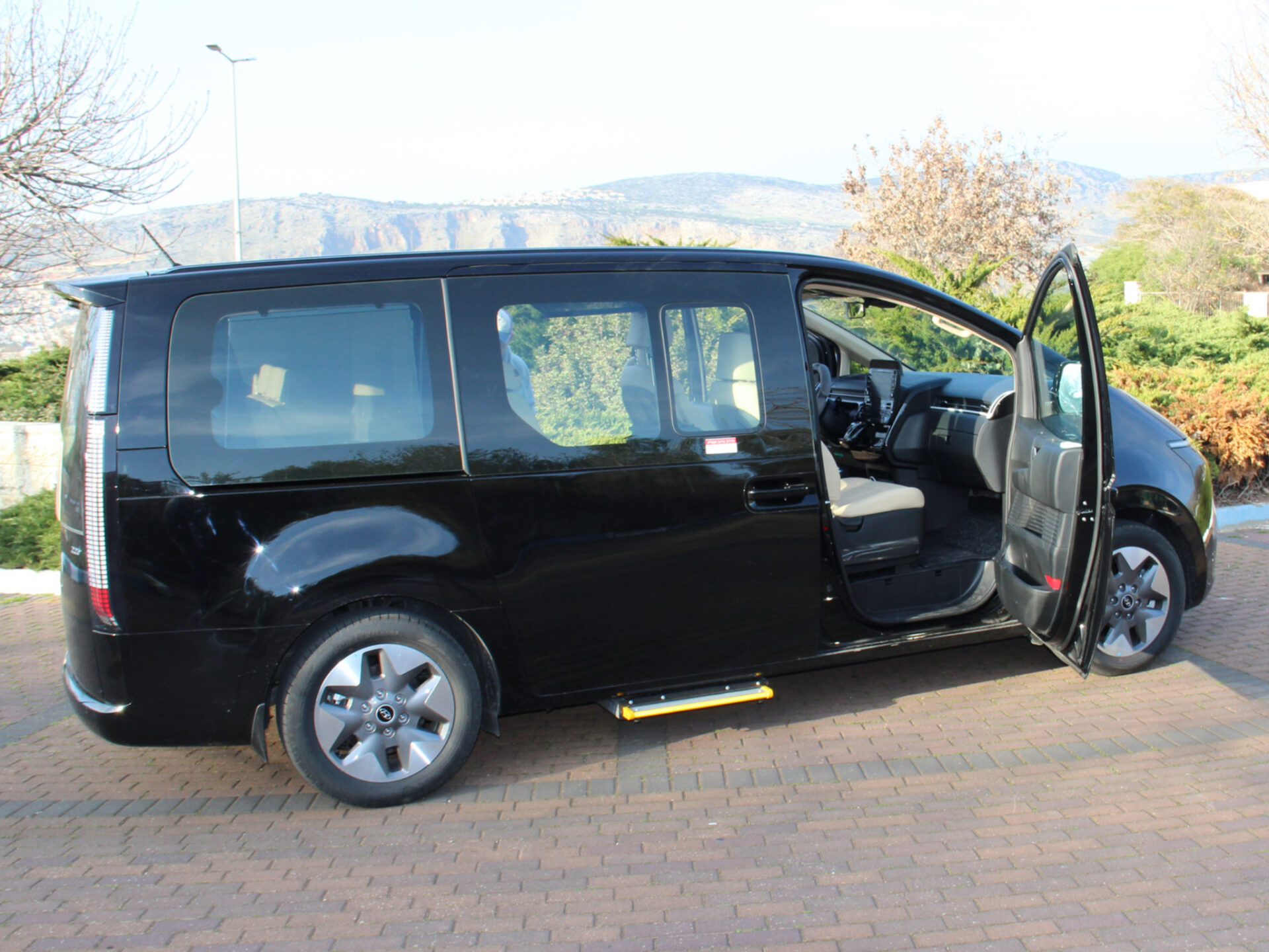 transfer-vip-car-staria (6)